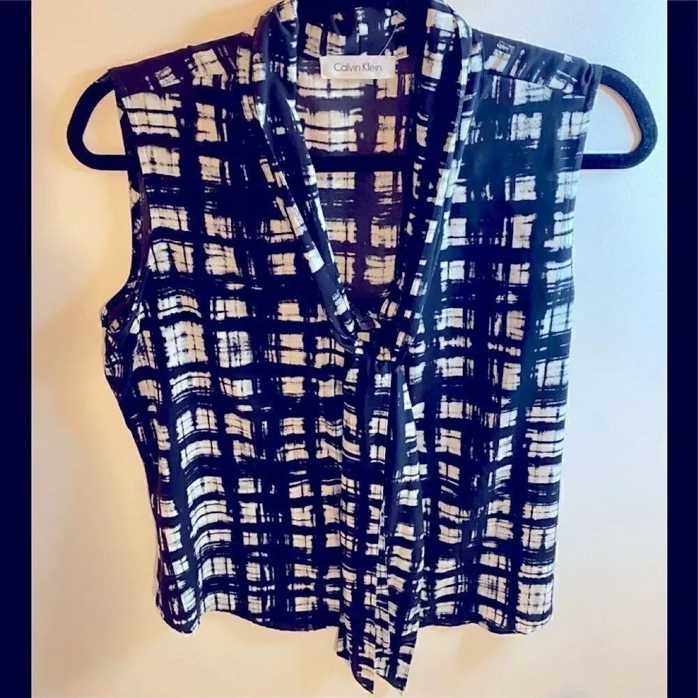 Calvin Klein Tie front Button up top -petite